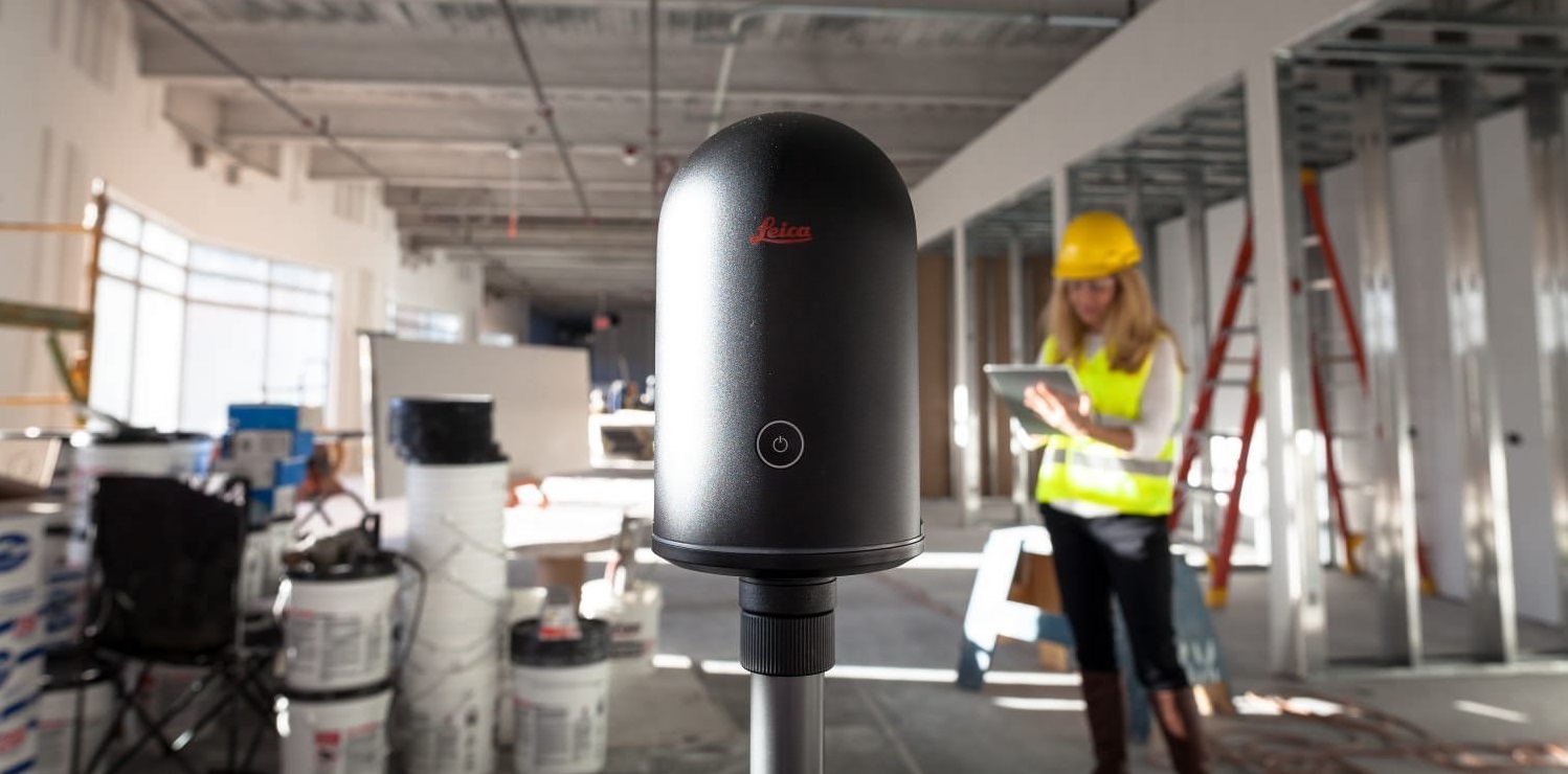 Scanner laser Leica BLK360 lors d'une numérisation sur un chantier de construction
