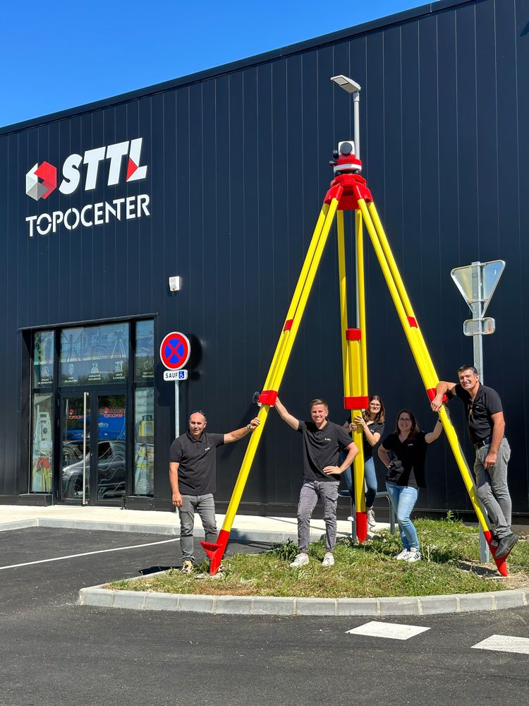 Extérieur magasin Topocenter STTL Toulouse proposant à la vente et location des instruments de topographie, de mesure, de positionnement t de détection Leica