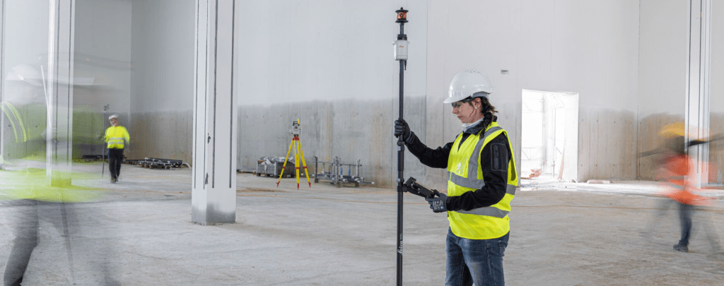 utilisation de la canne Leica AP20 autopole sur un chantier de construction