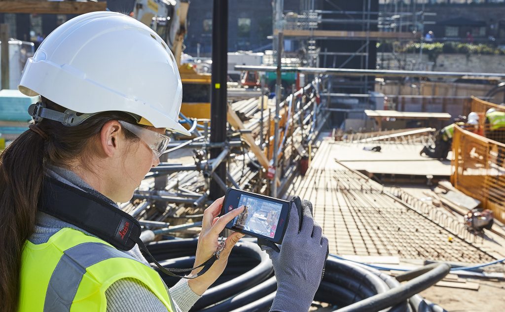 Image BLK3D_architect_creating_measurement