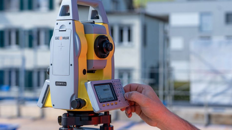 Article : GeoMax Zoom10 Pro : la station totale manuelle qui simplifie vos chantiers